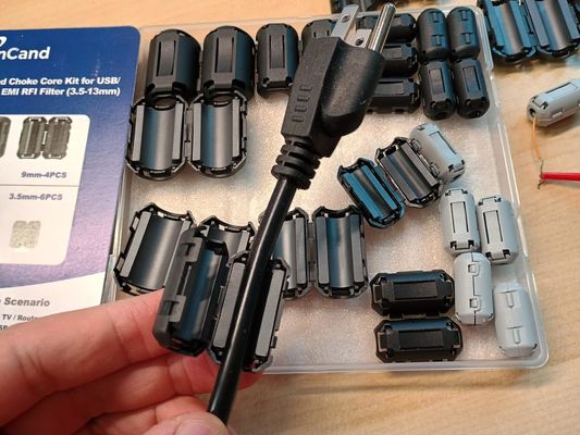 حلقه فرایت Snap-On با مقاومت 155 Ohm برای سرکوب EMI / RFI و گزینه های طراحی سفارشی